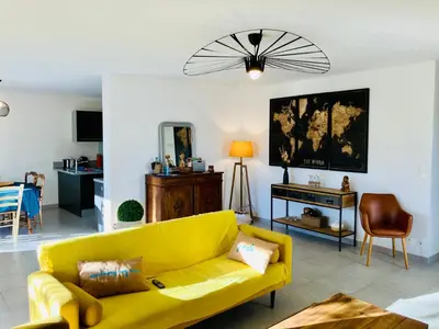 Coin salon dans l'établissement Villa Carletti à 3min des plages (7pers. - 3ch.)