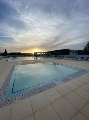 Piscine de l'établissement Ma paillote a LOZARI 6/8 pers vue mer avec piscine ou située à proximité